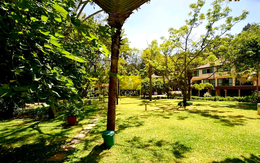 3BR Townhouse in 5-Acre Gated Estate with Heated Pool – Kyuna