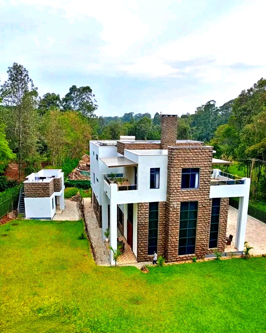 6-Ensuite Standalone Home on ½ Acre with Mature Gardens – Karen