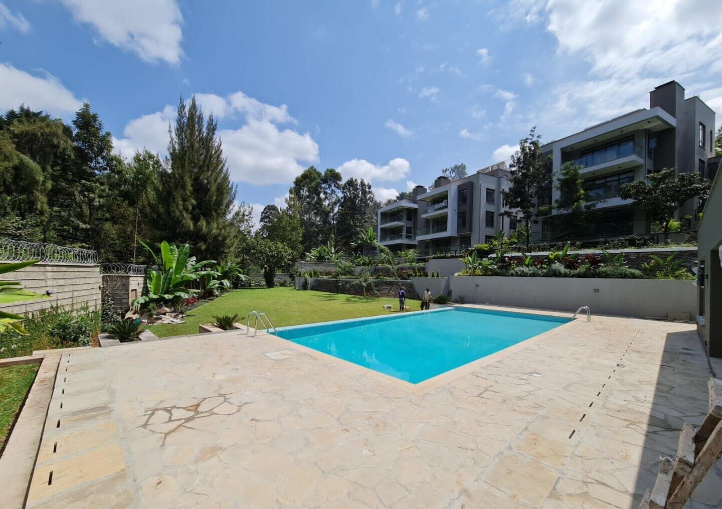 5 En-Suite Townhouse with Pool & Gym - Kitisuru
