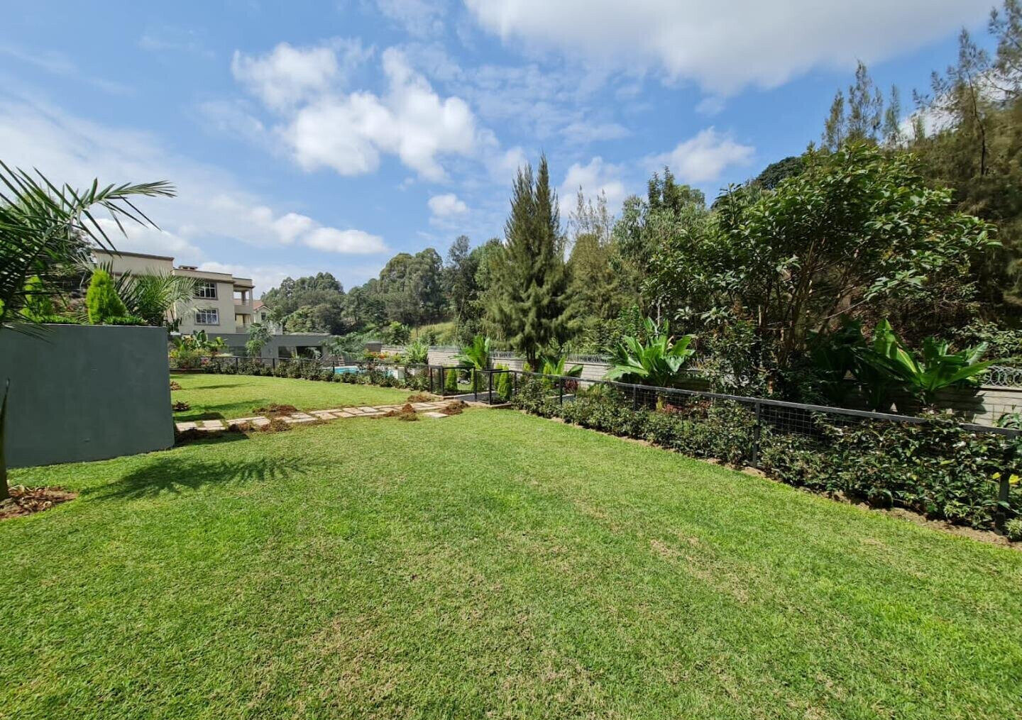 5 En-Suite Townhouse with Pool & Gym - Kitisuru