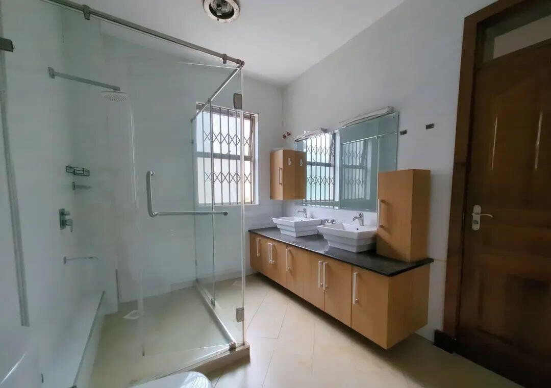 5-Ensuite Townhouse with Gym & Roof Terrace - Lavington