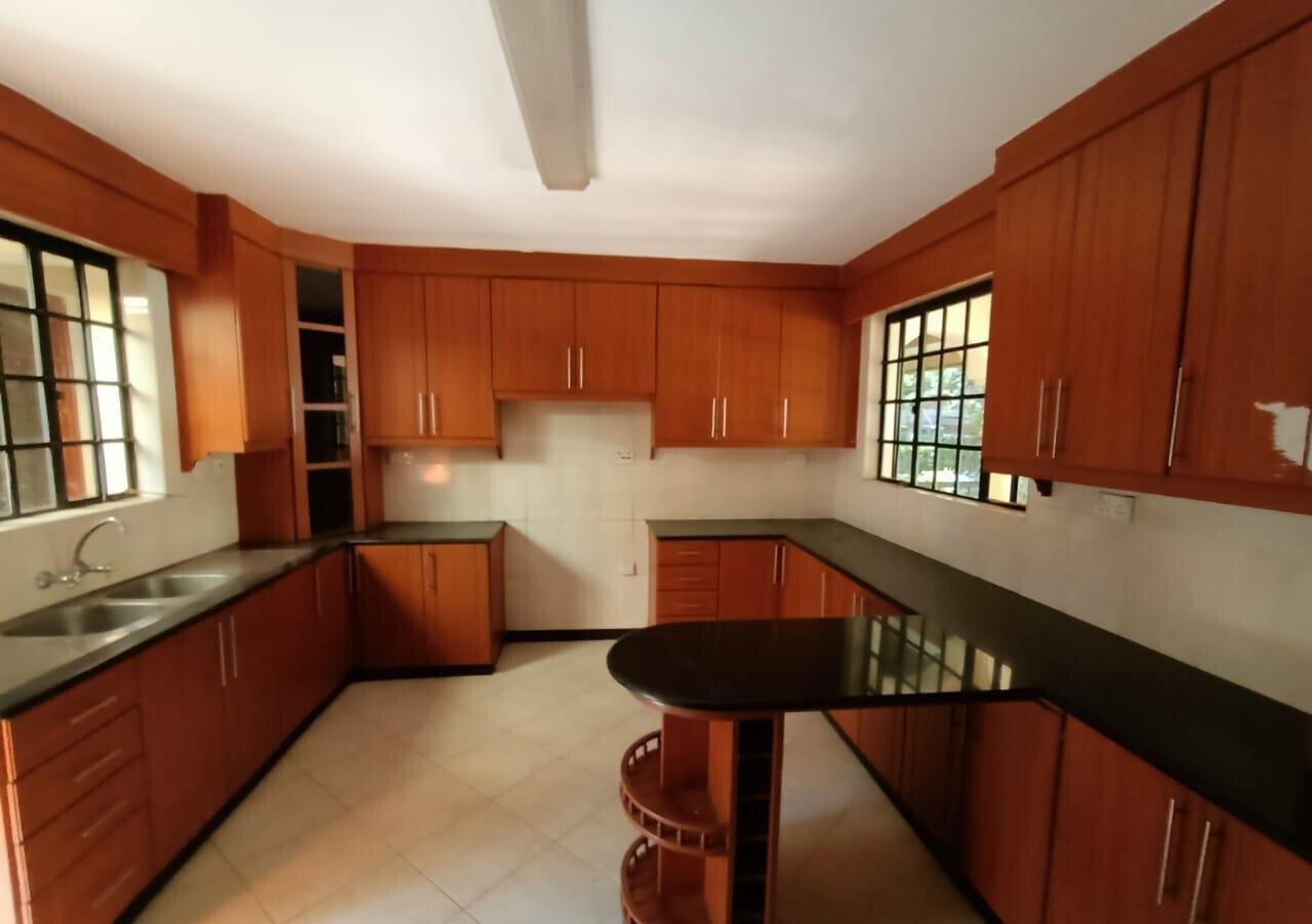 5BR All-Ensuite Townhouse with Parquet Floors & Private Garden - Kileleshwa