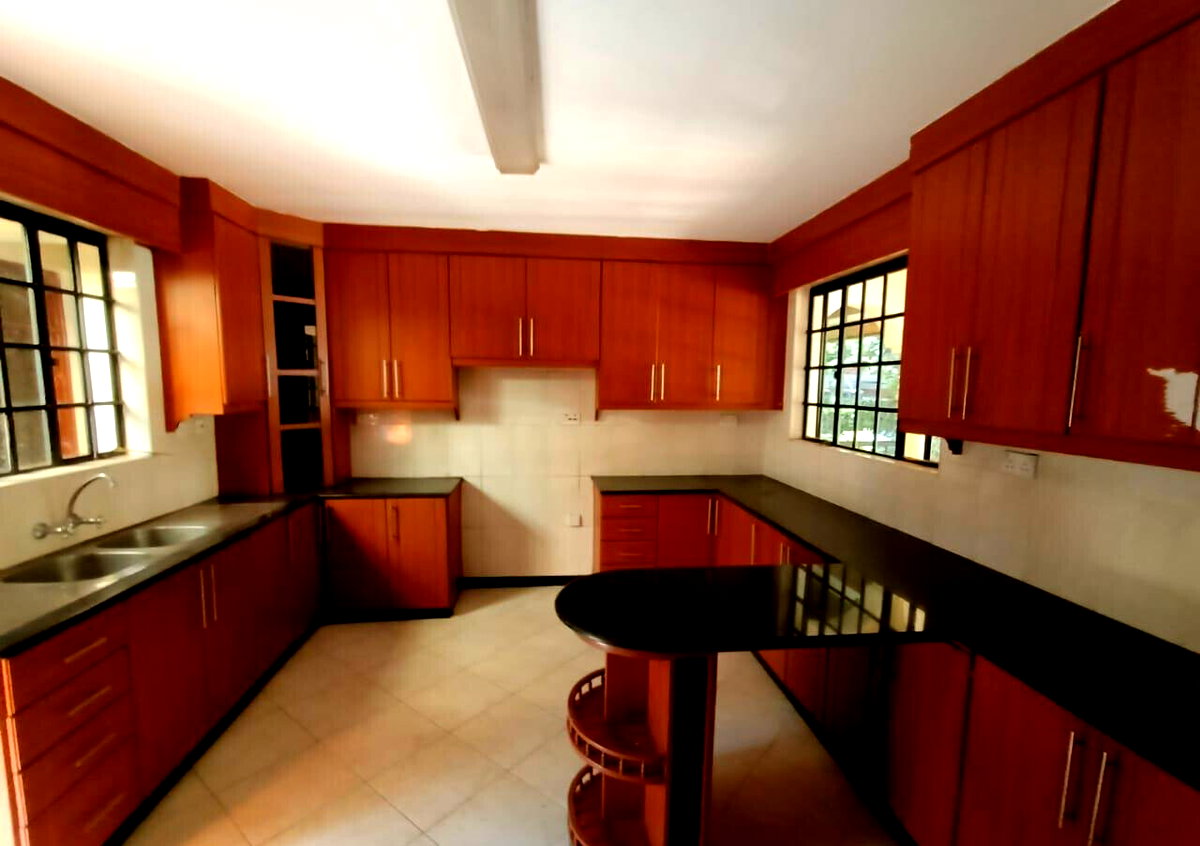 5BR All-Ensuite Townhouse with Parquet Floors & Private Garden - Kileleshwa