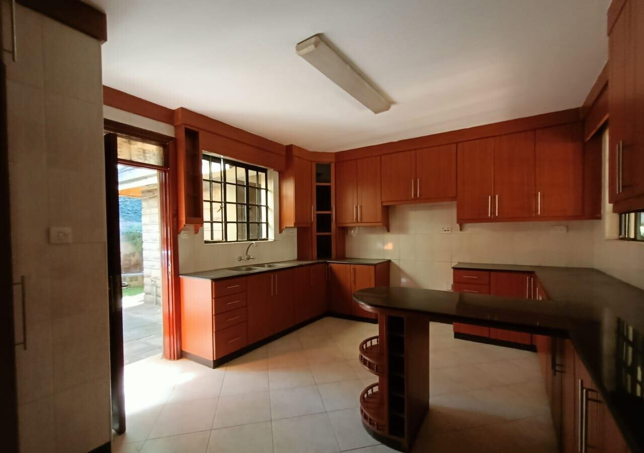 5BR All-Ensuite Townhouse with Parquet Floors & Private Garden - Kileleshwa