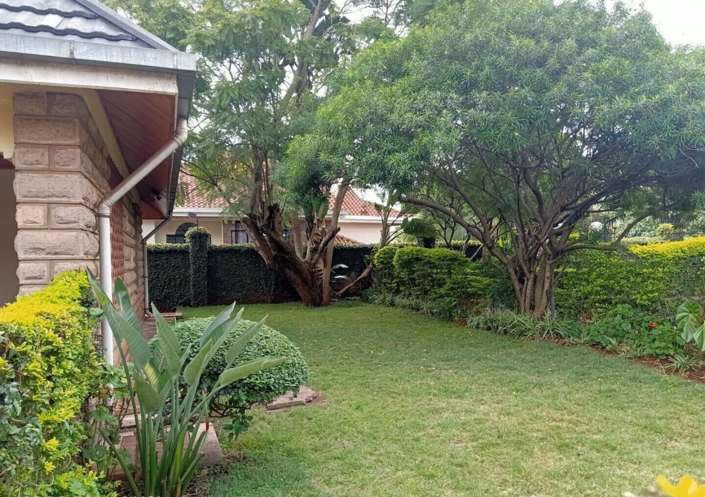 5BR All-Ensuite Townhouse with Parquet Floors & Private Garden - Kileleshwa