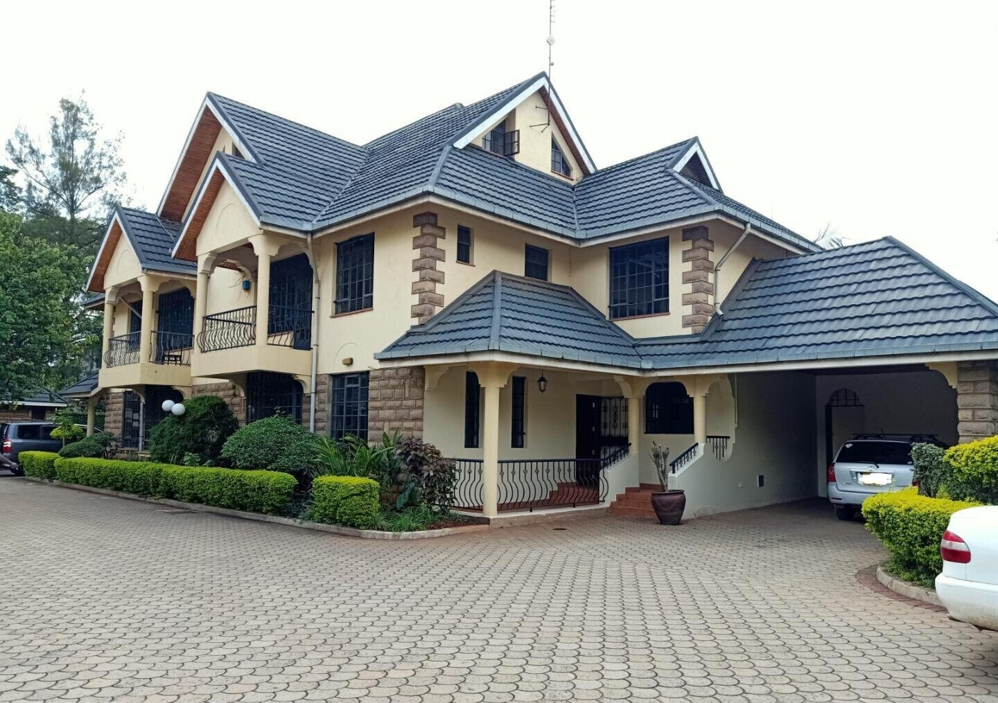 5BR All-Ensuite Townhouse with Parquet Floors & Private Garden - Kileleshwa