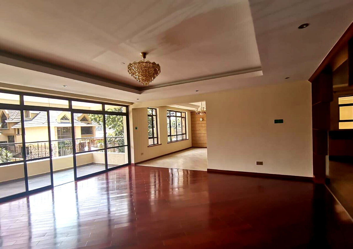 5BR Townhouse with Private Lift & Gym - Lavington
