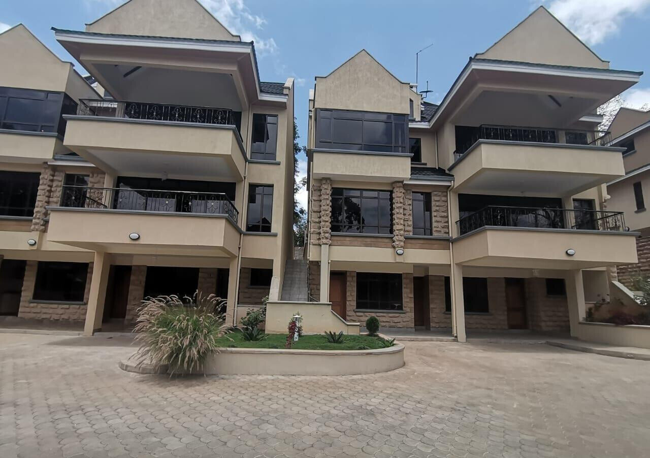 5BR Townhouse with Private Lift & Gym - Lavington