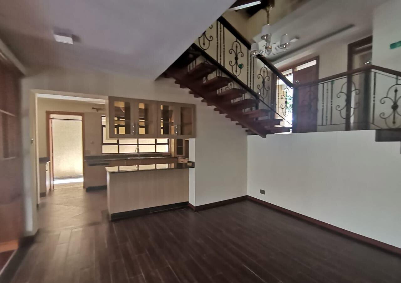 5BR Townhouse with Private Lift & Gym - Lavington