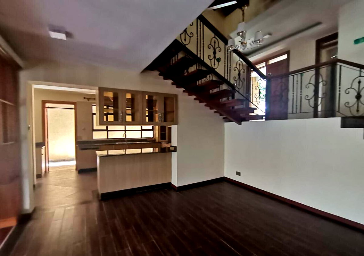 5BR Townhouse with Private Lift & Gym - Lavington