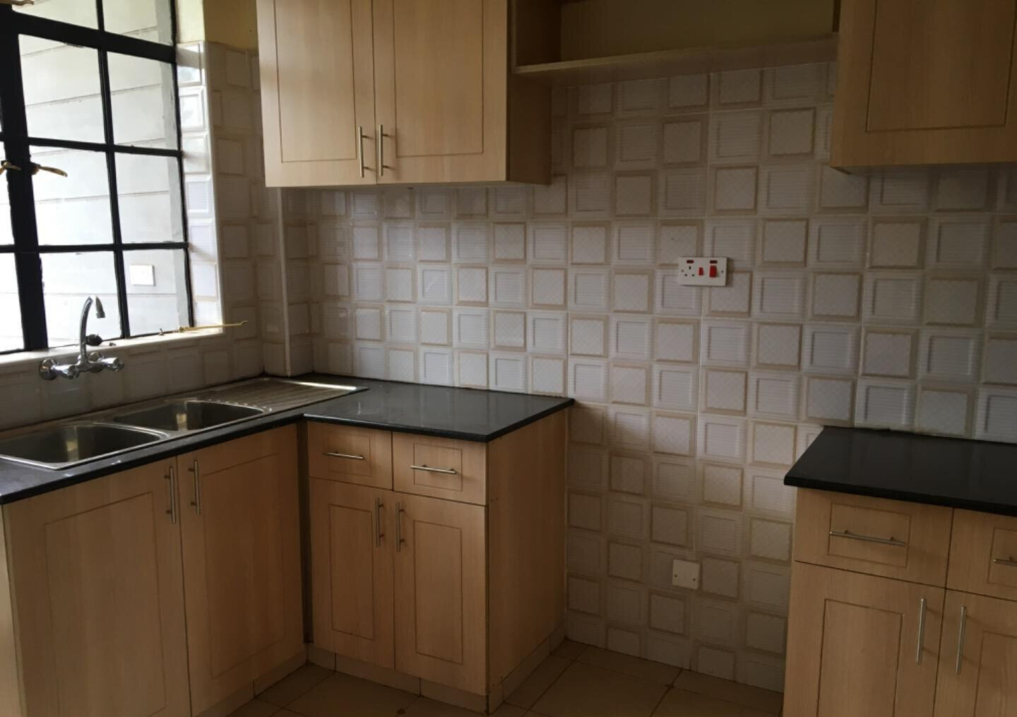 4 En-Suite Townhouse with TV Room & Pantry - Kitisuru Near ISK