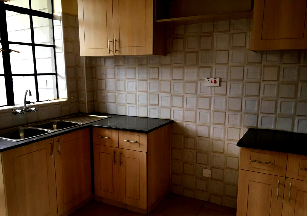 4 En-Suite Townhouse with TV Room & Pantry - Kitisuru Near ISK