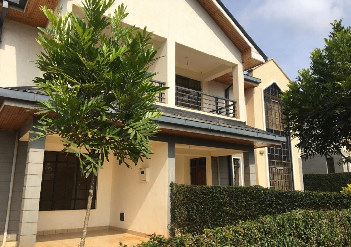 4 En-Suite Townhouse with TV Room & Pantry - Kitisuru Near ISK