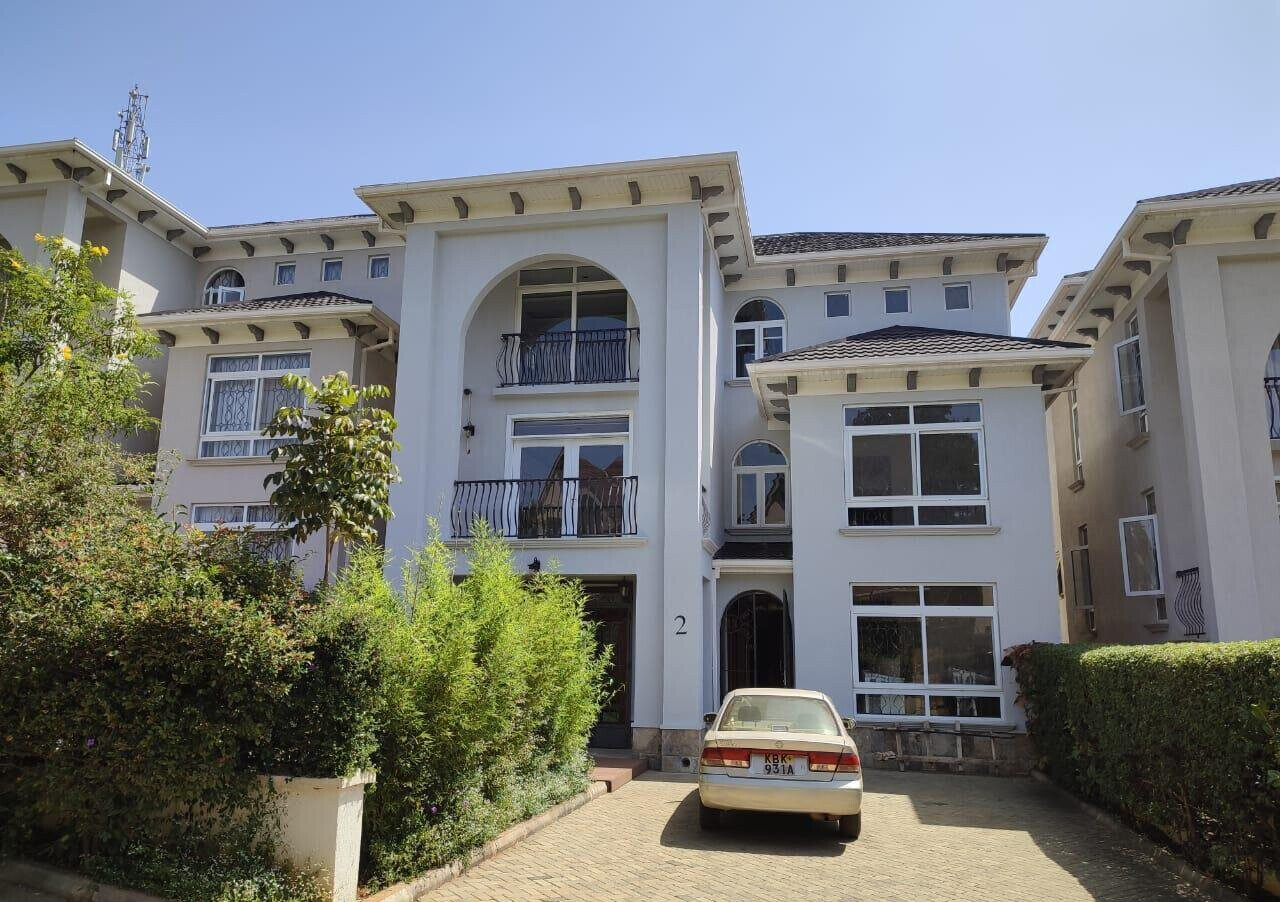 Newly Built 5-Bed Townhouse with Two Kitchens - Lavington
