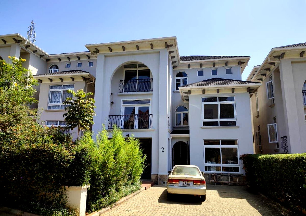 Newly Built 5-Bed Townhouse with Two Kitchens - Lavington