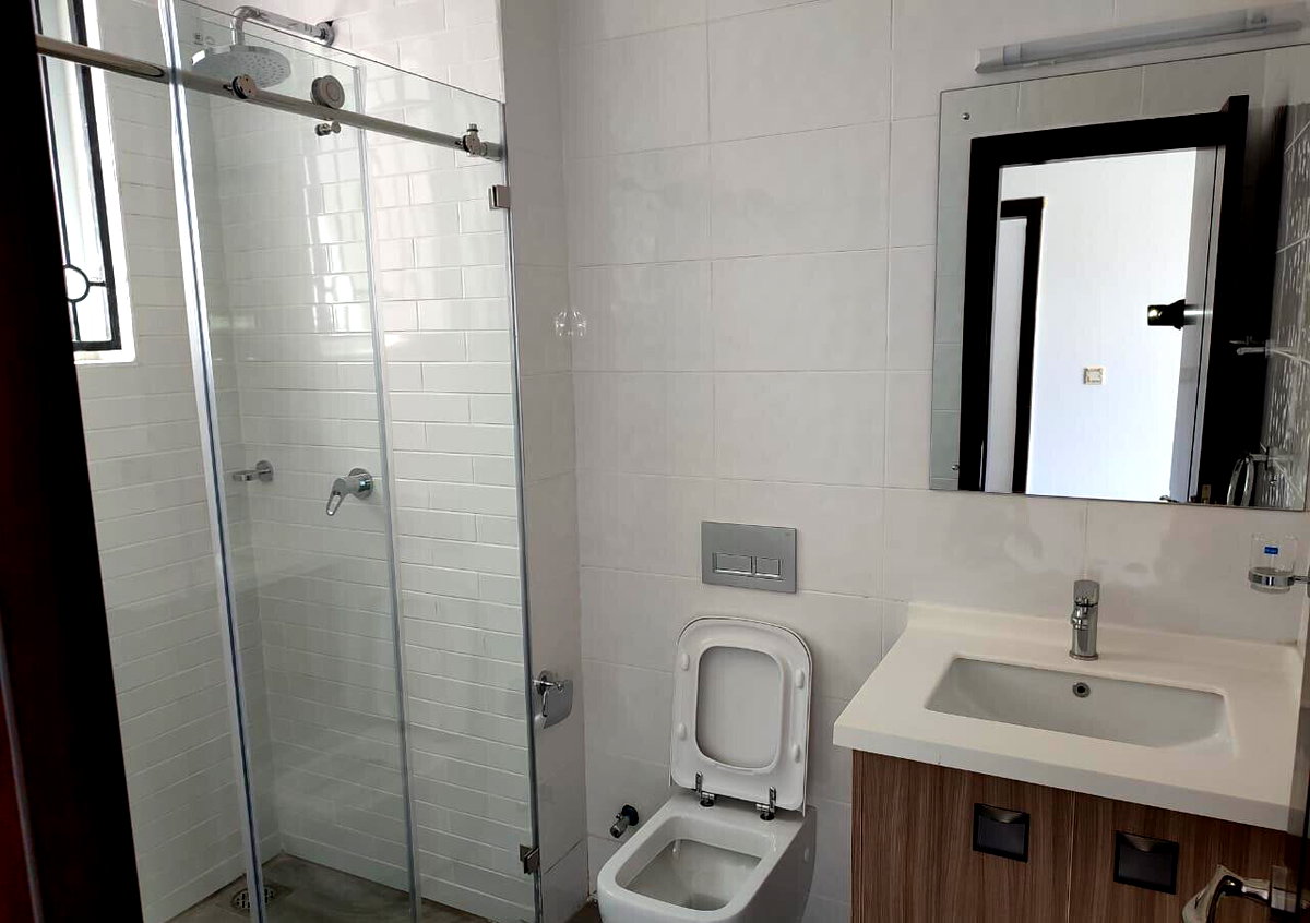 Newly Built 5-Bed Townhouse with Two Kitchens - Lavington