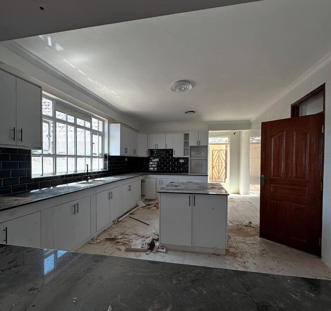 4BR All-Ensuite Villa with Fireplace & Custom Design - Kibiku