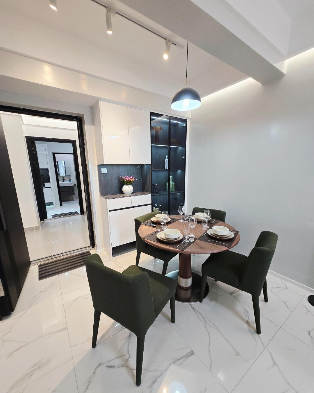 1BR Apartment with Rooftop Pool & Gym – Upperhill, Nairobi