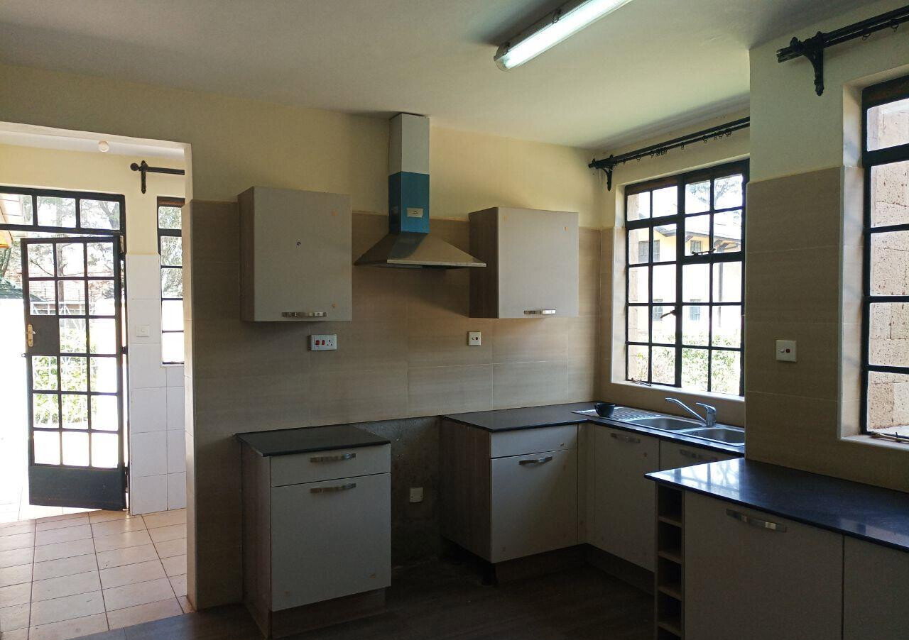 5-Ensuite Townhouse in 1-Acre Gated Community with Pool & Gym – Karen