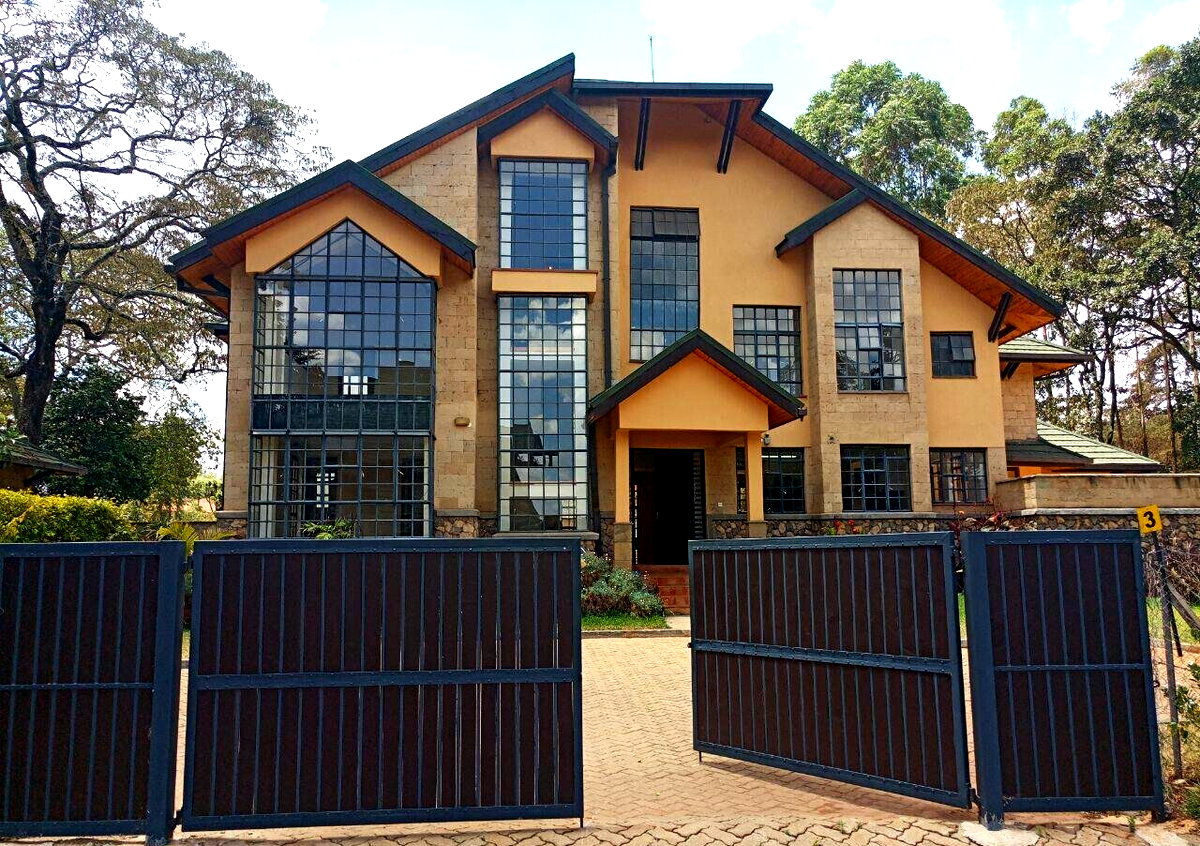 5-Ensuite Townhouse in 1-Acre Gated Community with Pool & Gym – Karen
