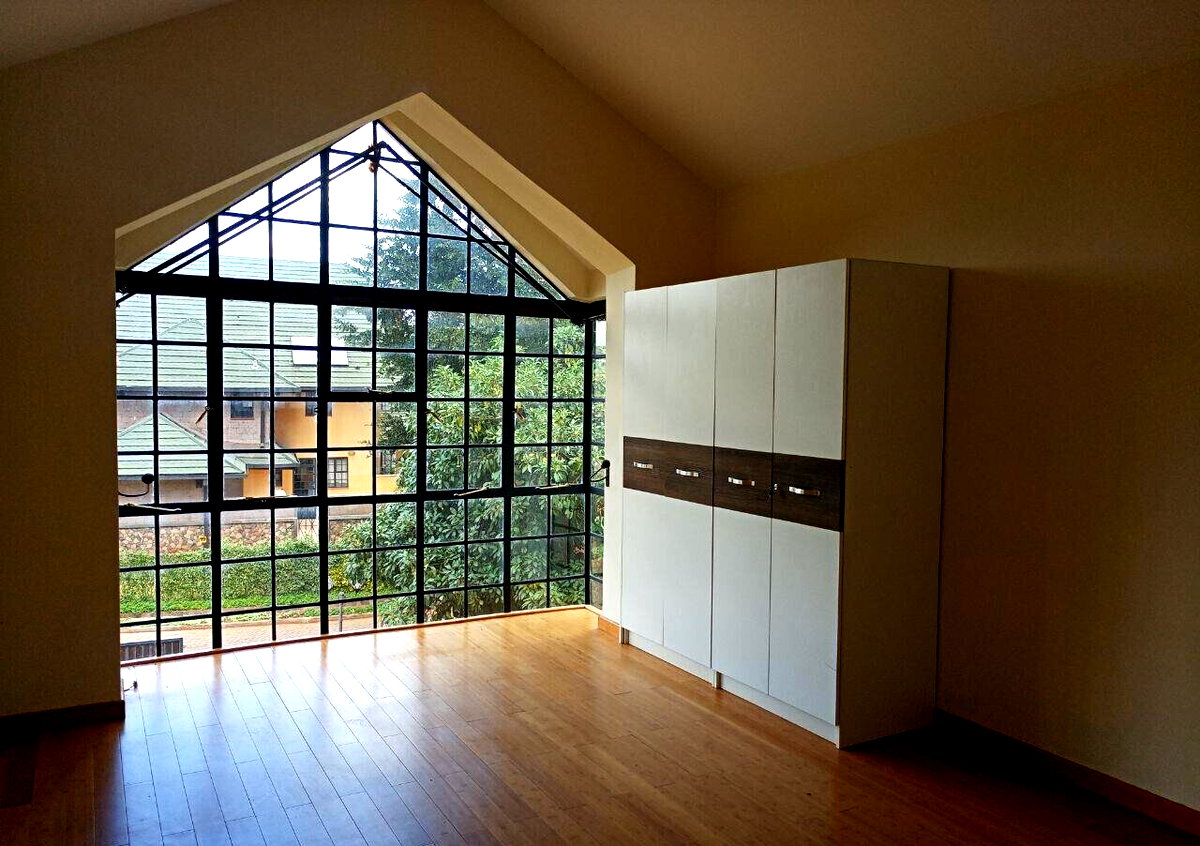 5-Ensuite Townhouse in 1-Acre Gated Community with Pool & Gym – Karen