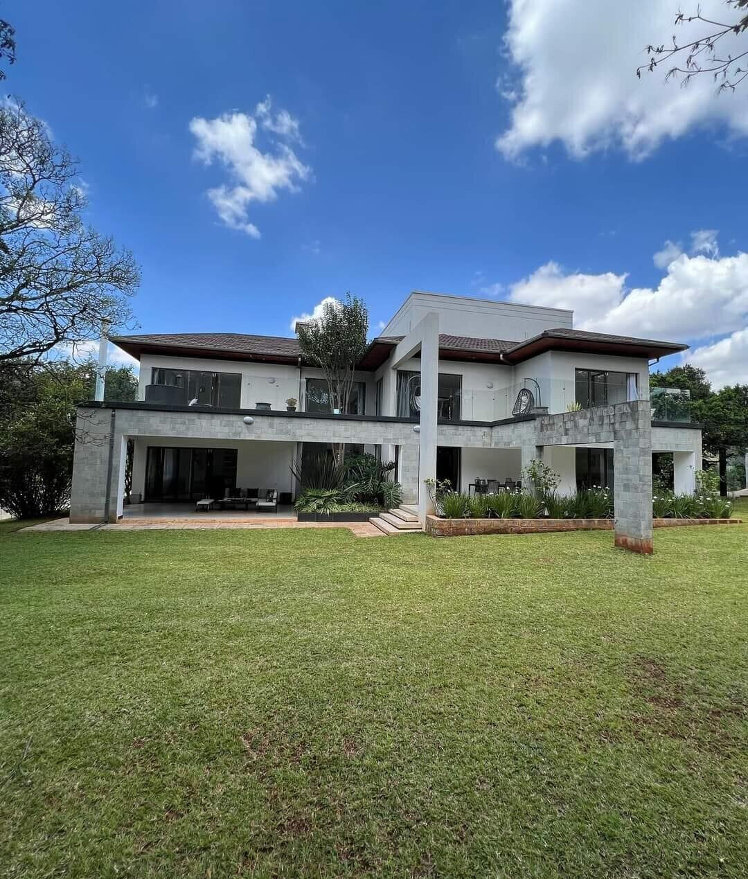5-Ensuite Townhouse on Half-Acre with Family Room & Terrace – Karen