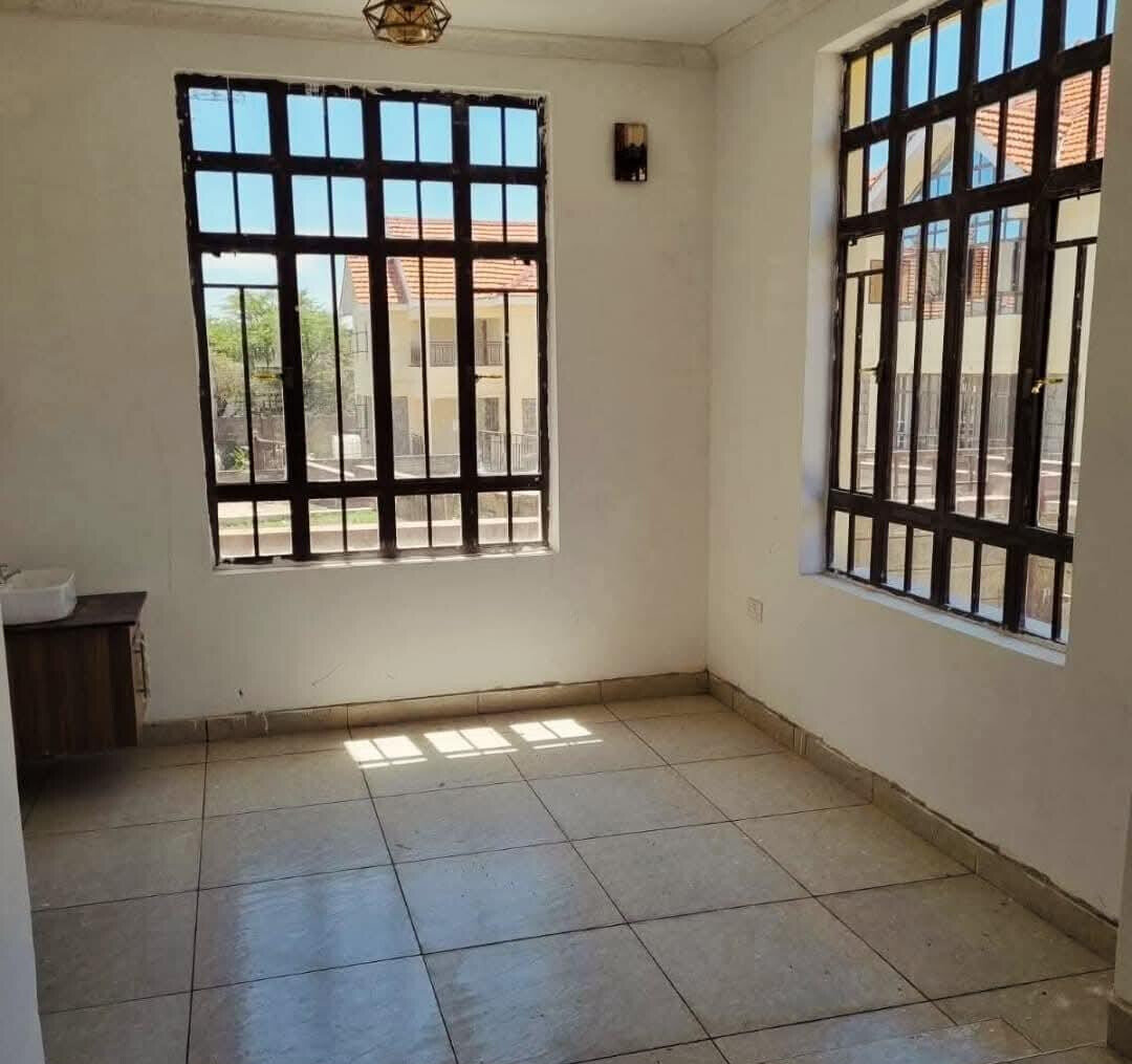 4BR All-Ensuite Mansion with DSQ & Freehold Title - Rimpa