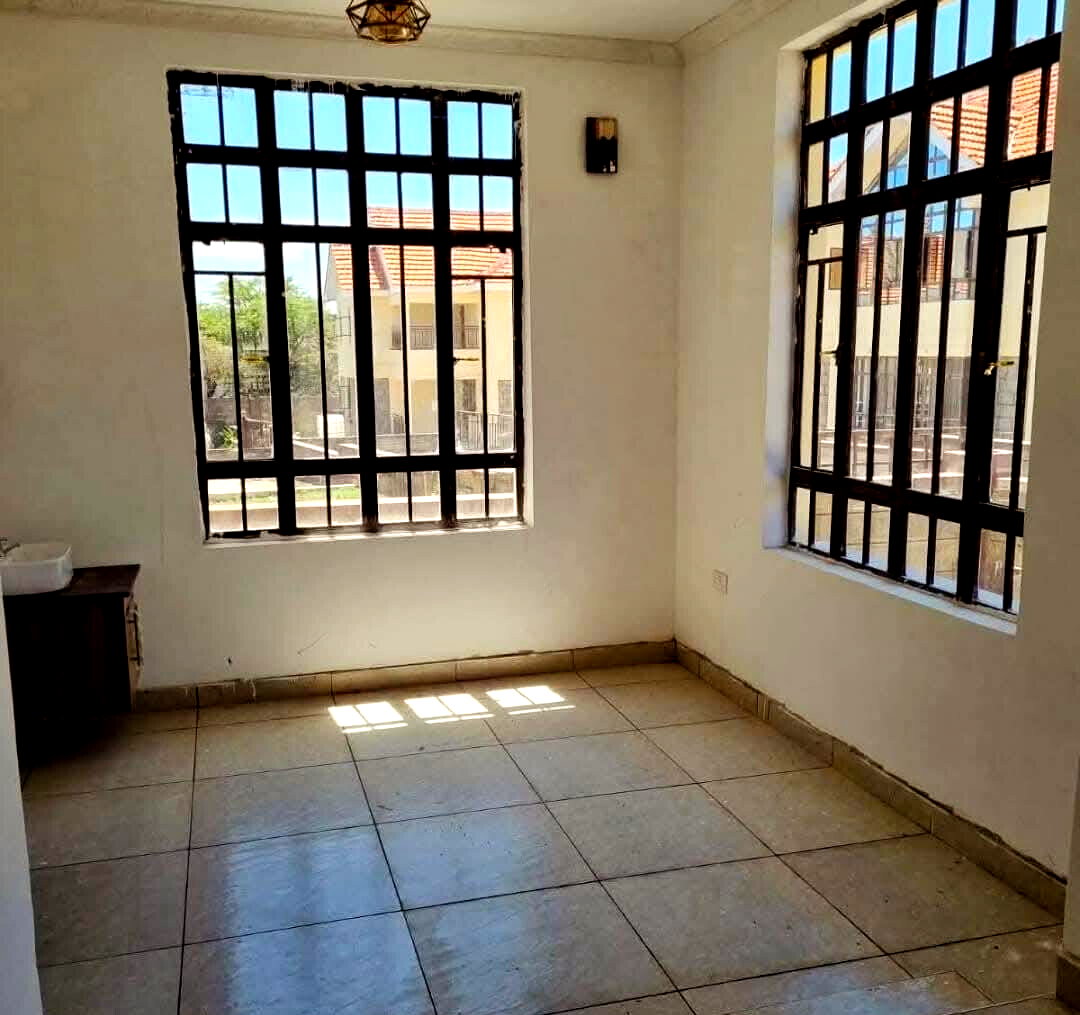 4BR All-Ensuite Mansion with DSQ & Freehold Title - Rimpa