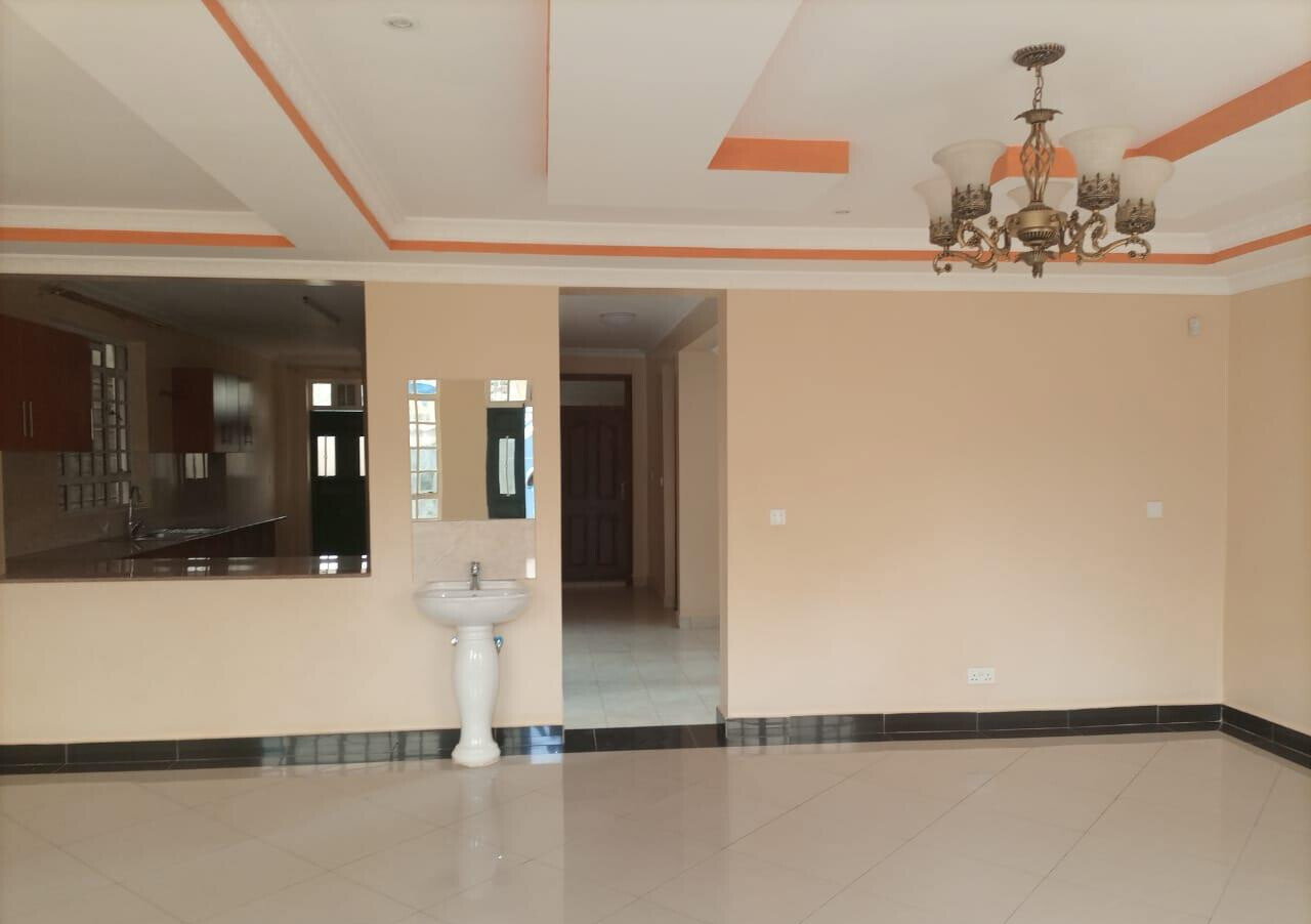 4BR Ensuite Townhouse on 40x80 - Controlled Estate, Kamakis
