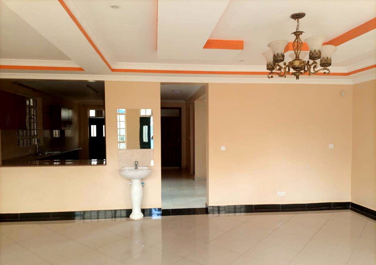 4BR Ensuite Townhouse on 40x80 - Controlled Estate, Kamakis