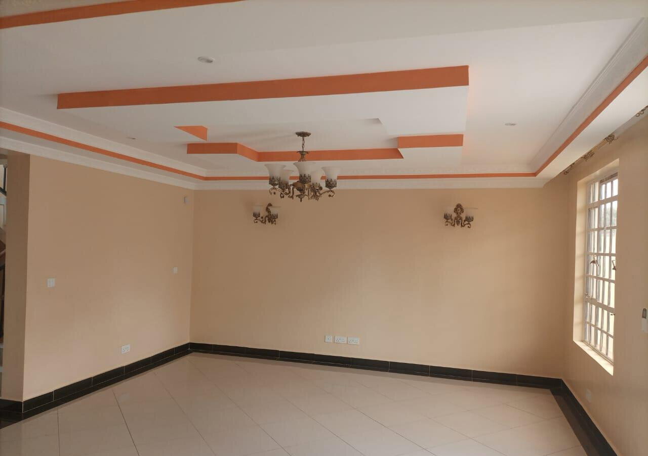 4BR Ensuite Townhouse on 40x80 - Controlled Estate, Kamakis