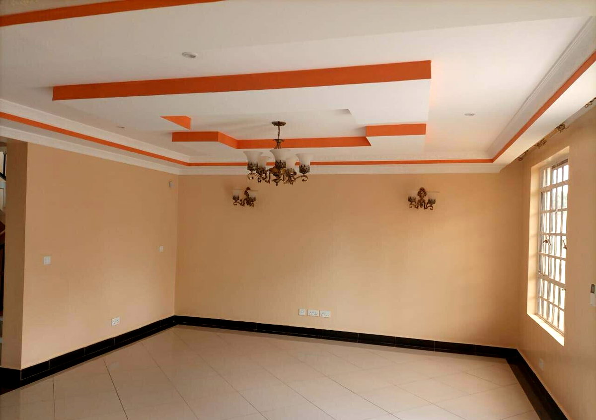 4BR Ensuite Townhouse on 40x80 - Controlled Estate, Kamakis