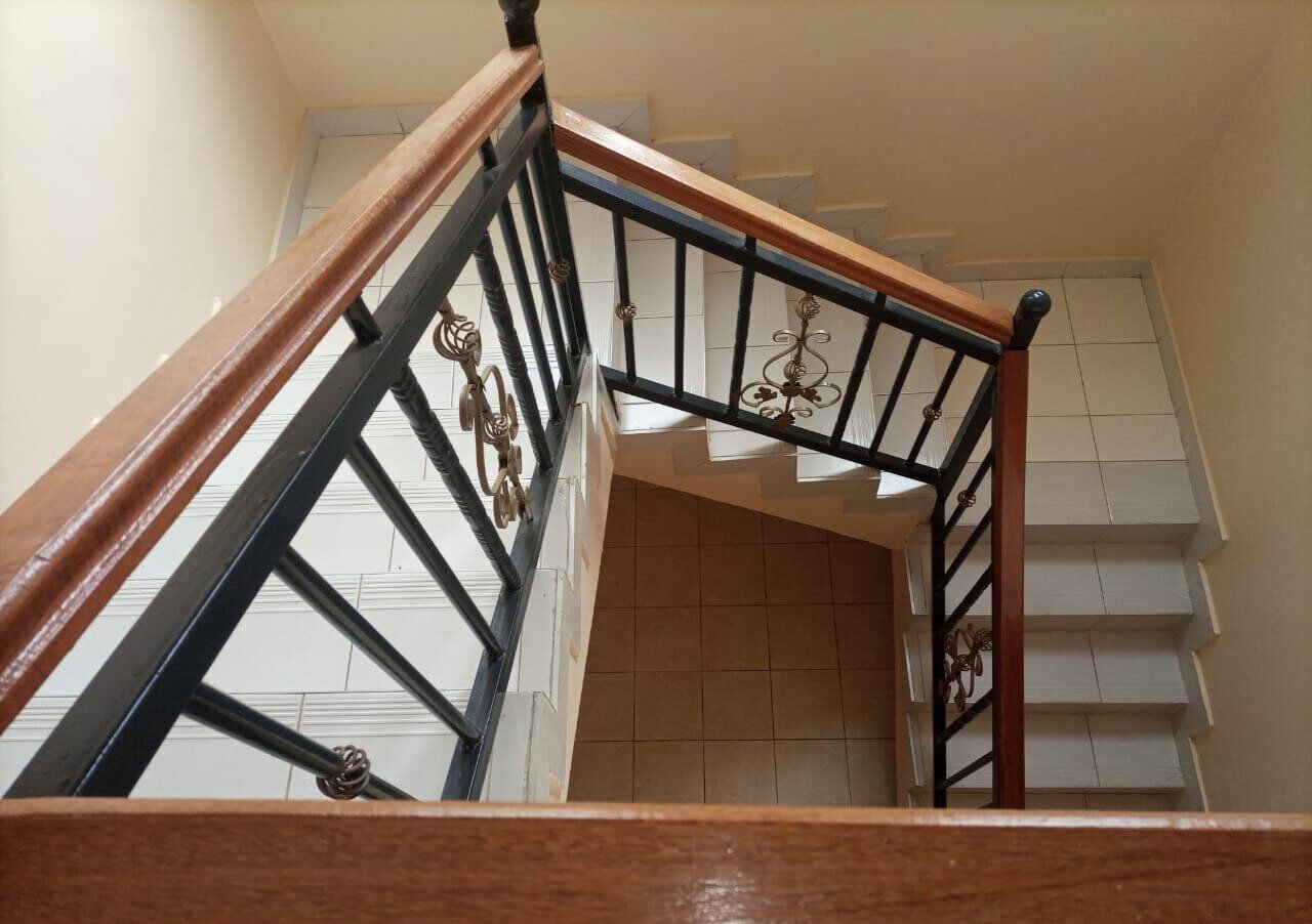4BR Ensuite Townhouse on 40x80 - Controlled Estate, Kamakis