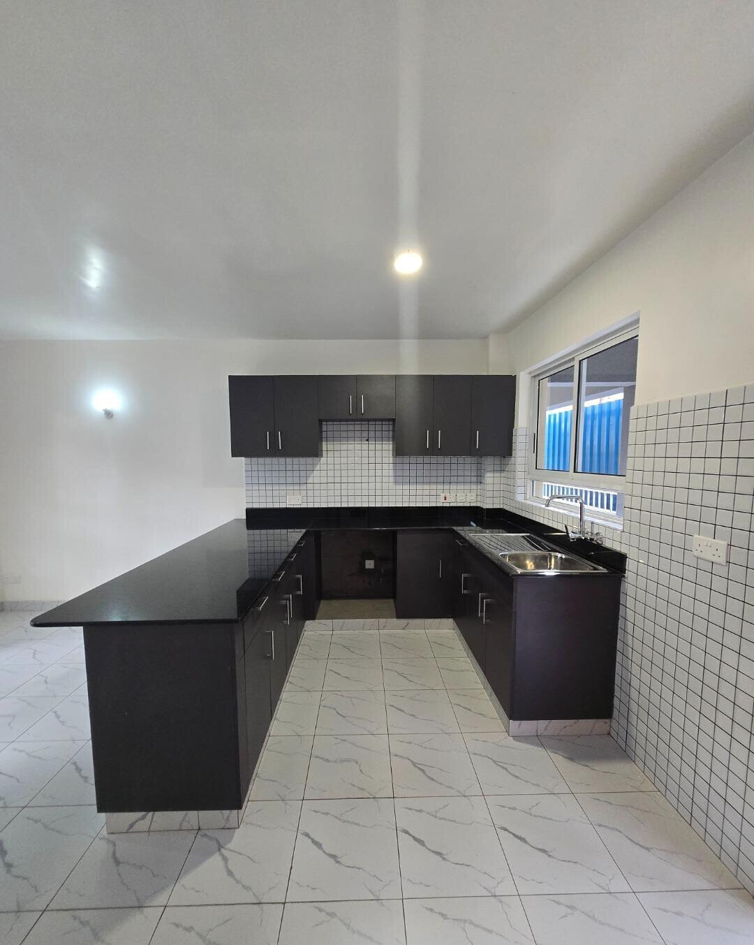 1BR Apartment with Italian Kitchen & City Views - South C