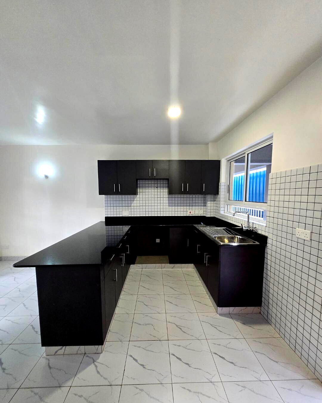 1BR Apartment with Italian Kitchen & City Views - South C