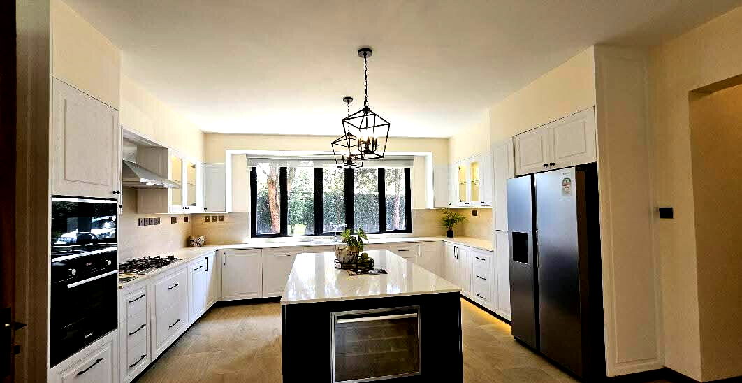 5BR All-Ensuite Townhouse with Entertainment Room - Old Runda