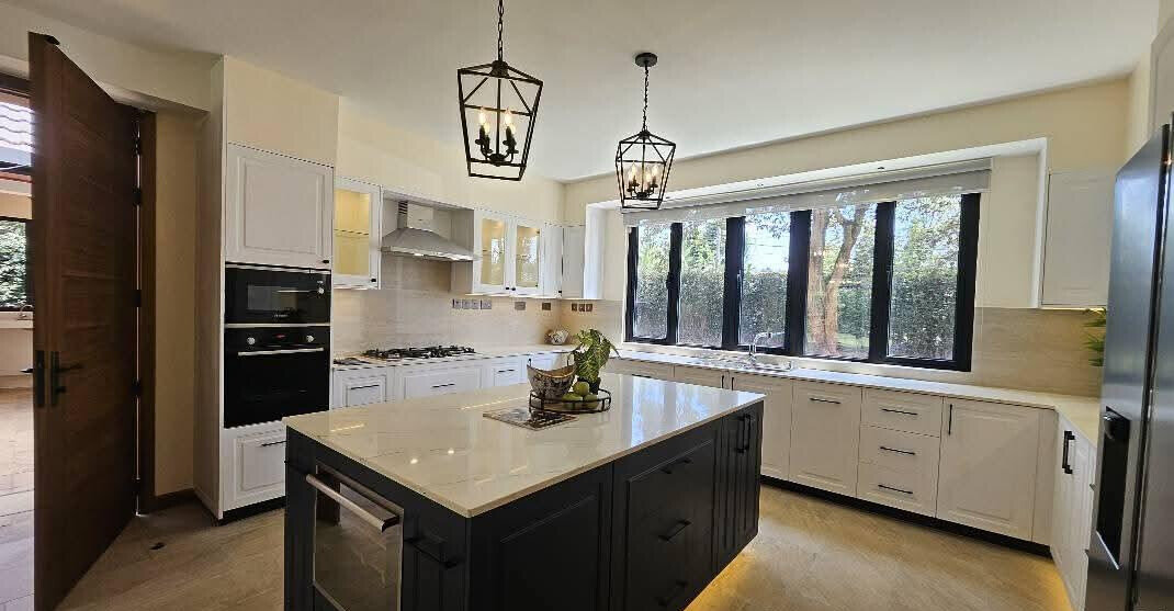 5BR All-Ensuite Townhouse with Entertainment Room - Old Runda