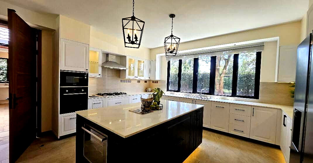 5BR All-Ensuite Townhouse with Entertainment Room - Old Runda