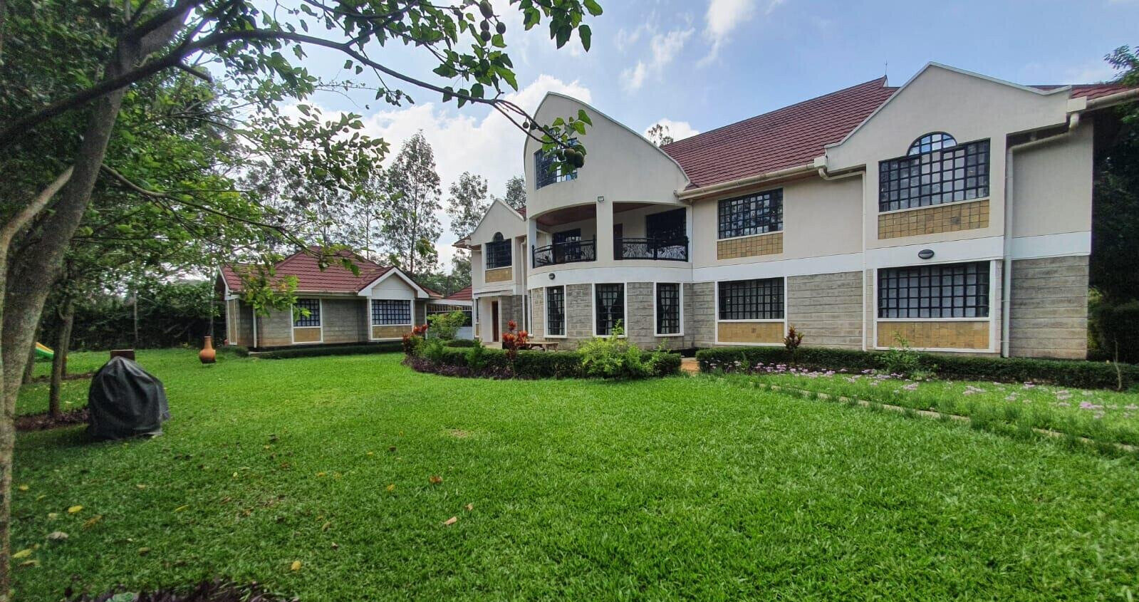 7-Bedroom Townhouse with Private Garden & Modern Kitchen – Karen