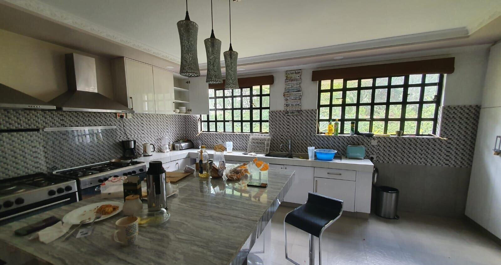 7-Bedroom Townhouse with Private Garden & Modern Kitchen – Karen