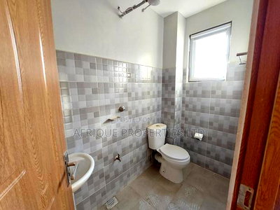 2bdrm Apartment in Kamakis for rent - Image 8