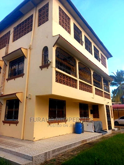 8bdrm Maisonette in Utange for sale - Image 4