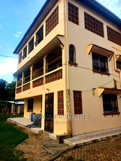 8bdrm Maisonette in Utange for sale - Image 6