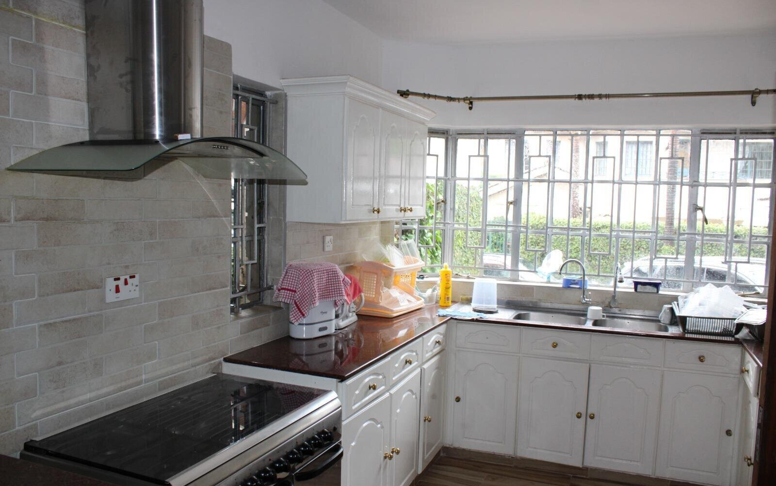Corner 4BR Townhouse with Sunken Dining & Private Garden - Kileleshwa