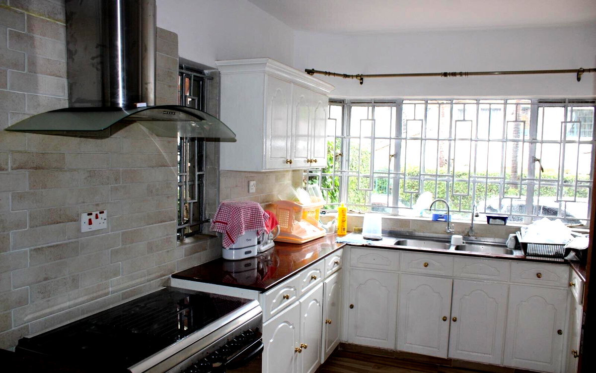 Corner 4BR Townhouse with Sunken Dining & Private Garden - Kileleshwa