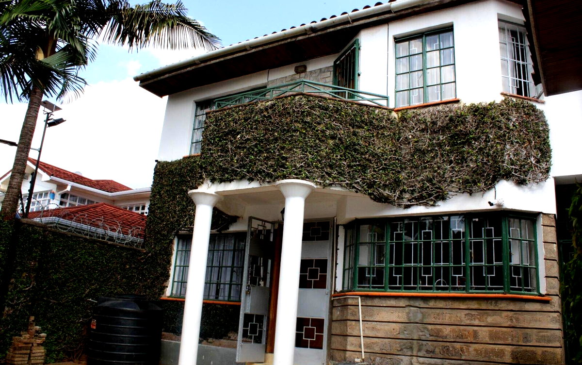 Corner 4BR Townhouse with Sunken Dining & Private Garden - Kileleshwa