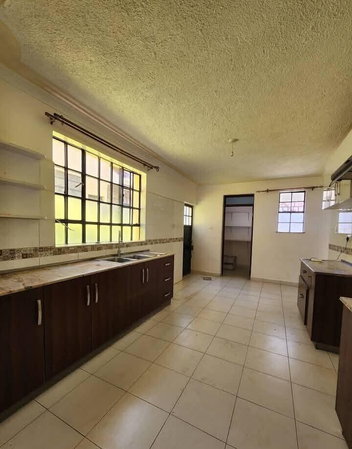 5BR All-Ensuite Villa with Pool Access - Oloolua Ngong