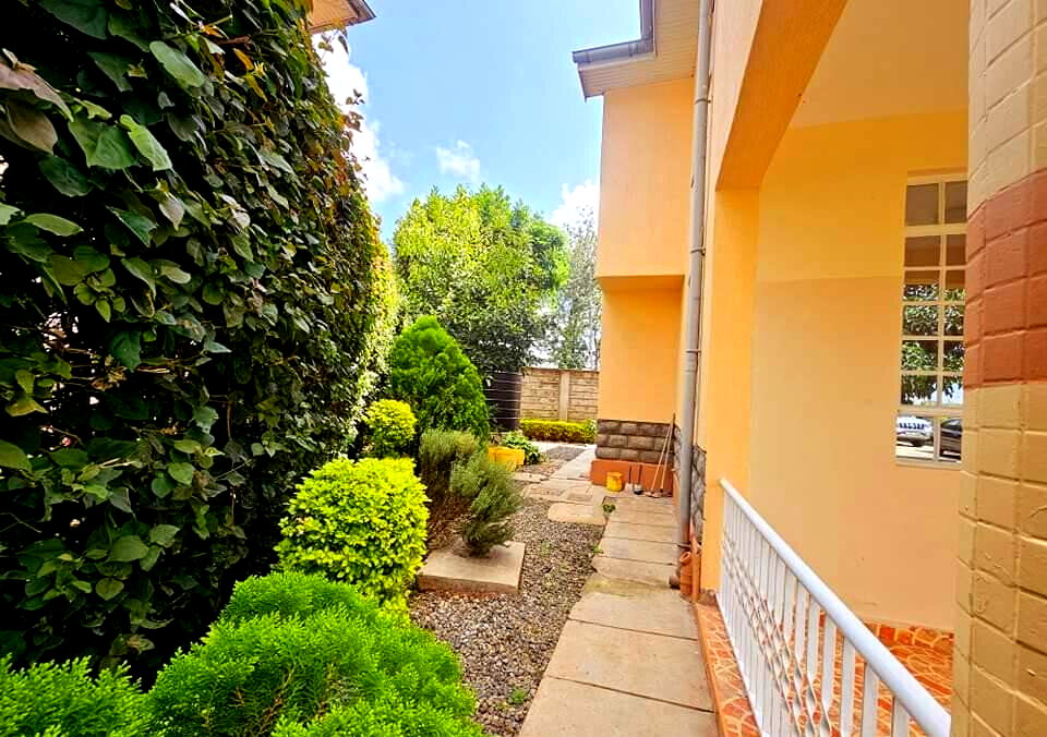 5-Bed All-Ensuite Townhouse with Private Gate - Rimpa, Rongai