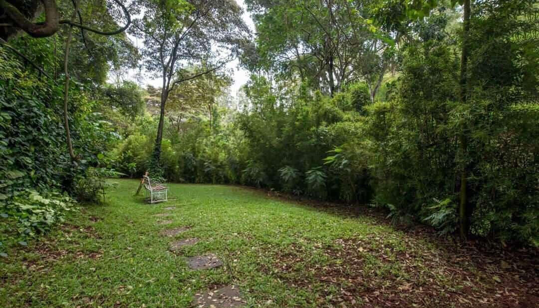 5-Ensuite Townhouse on One Acre with Tennis Court – Hardy, Karen