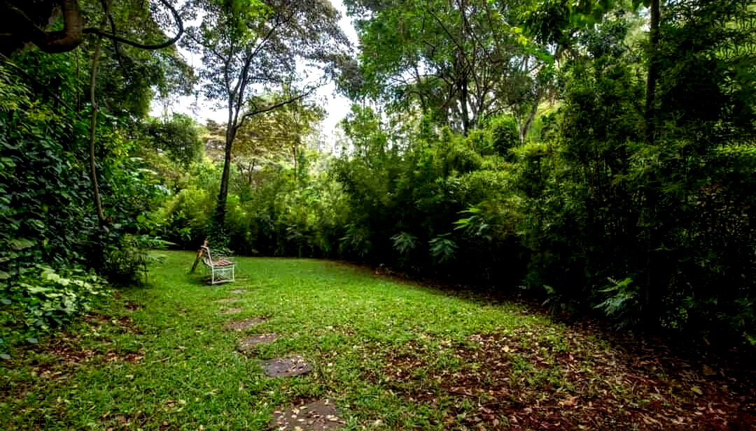 5-Ensuite Townhouse on One Acre with Tennis Court – Hardy, Karen